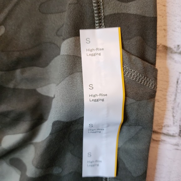 Wild Fable Womens Camo High-Rise Ankle Leggings - Picture 5 of 6